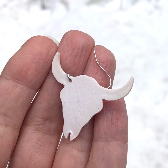 Handmade bull skull earrings - Picture 4 of 5
